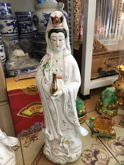 Tượng quan âm sứ đứng