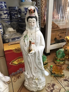 Tượng quan âm sứ đứng