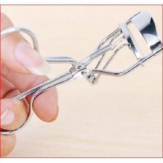 Dụng Cụ Bấm Lông Mi Hàn Quốc KM8 (Màu Đen)