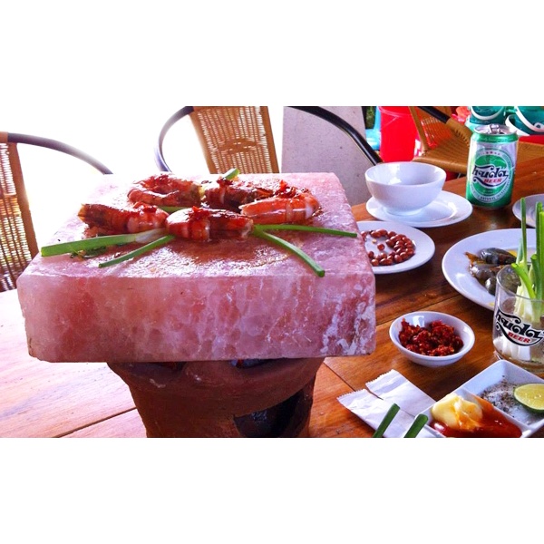 5 viên đá muối himalya kích thước 20*10*5cm, dùng để nướng thức ăn, làm tranh đá muối hay xây phòng xông hơi đá muối.