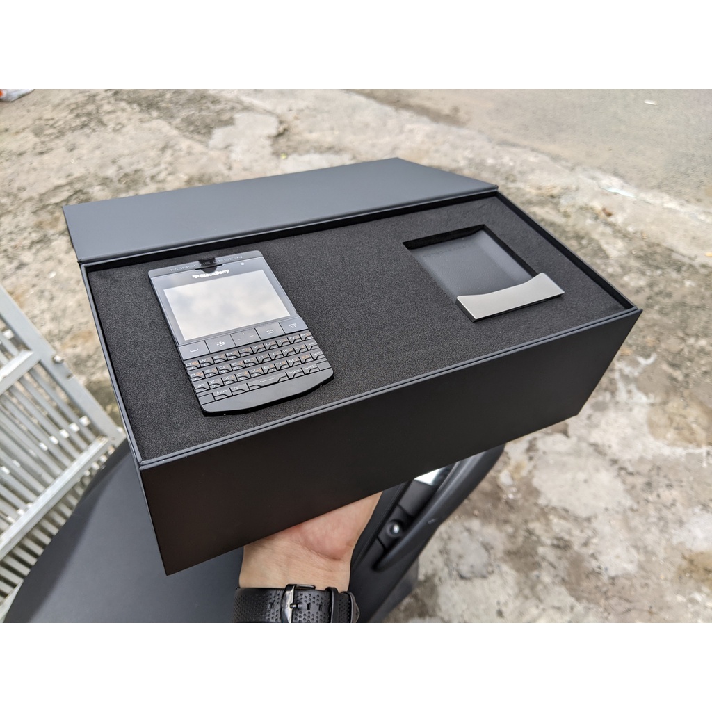 Điện thoại BlackBerry Porsche Design 9981 Đen Fullbox