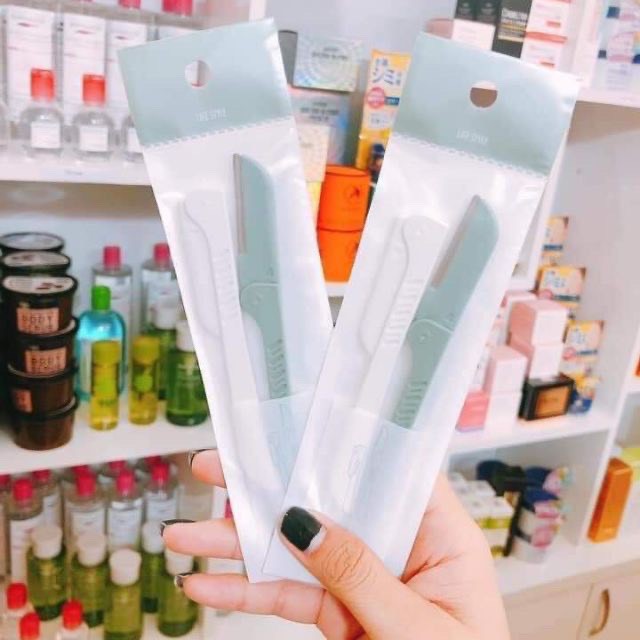 Dao cạo lông mày the face shop nhập khẩu an toàn , tiện lợi Daily Beauty Tools Folding Eyebrow Trimmer