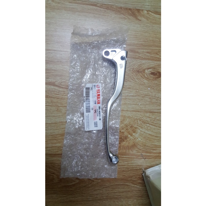 Tay côn , phanhyamaha yb125sp mầu trắng