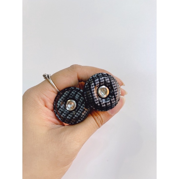 Cặp gù nhôm sơn carbon sáng bóng lắp thông dụng xe máy