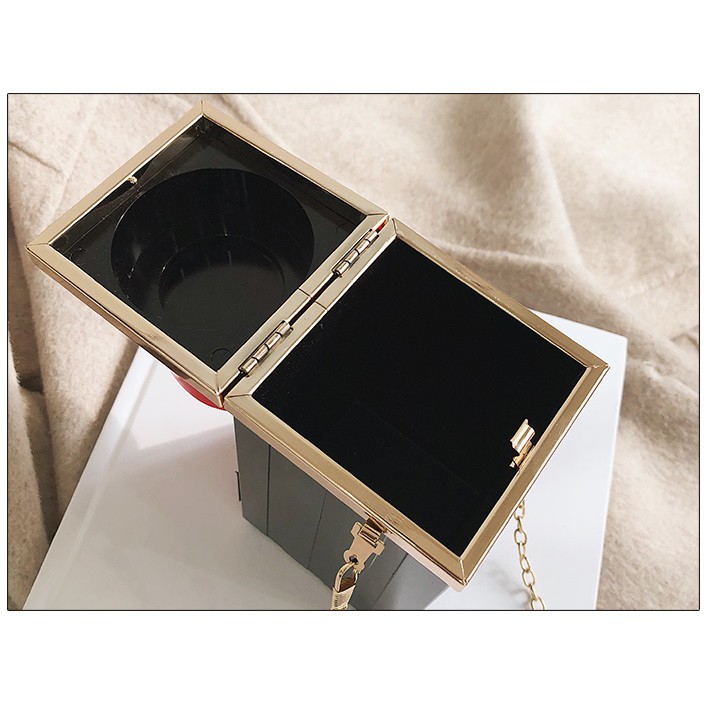 Túi đeo chéo nữ hình son môi độc lạ