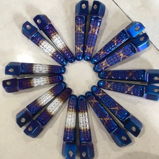 gác chân sau xe máy