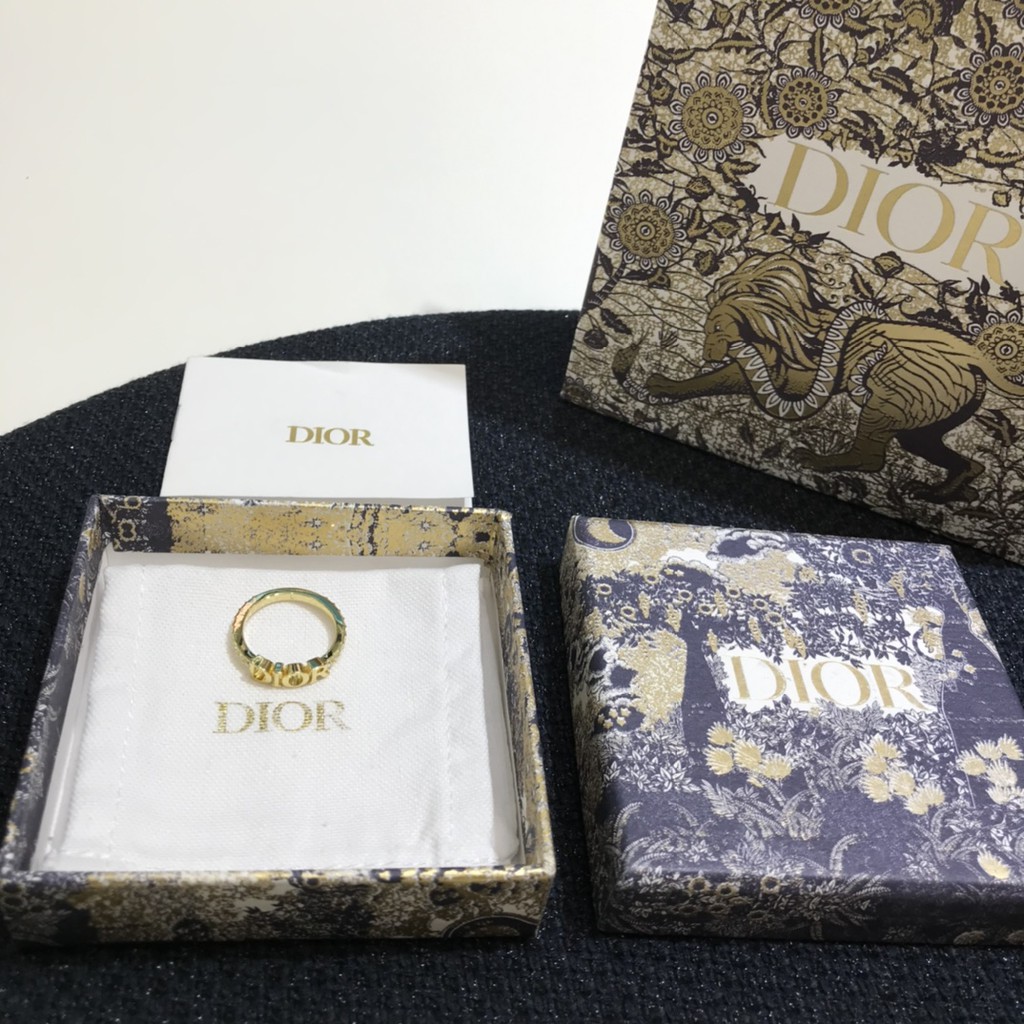 Nhẫn  đính đá pha lê khắc chữ đơn giản phong cách retro