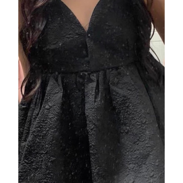 DORÉE - Đầm đen sát nách cổ chữ V chéo dây sau lưng cao cấp