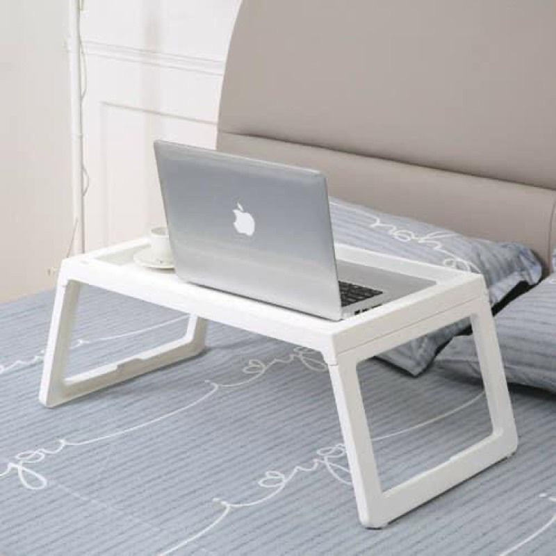 BÀN HỌC CHÂN GẤP NHỰA CÓ KHE CẮM IPAD. Và để laptop