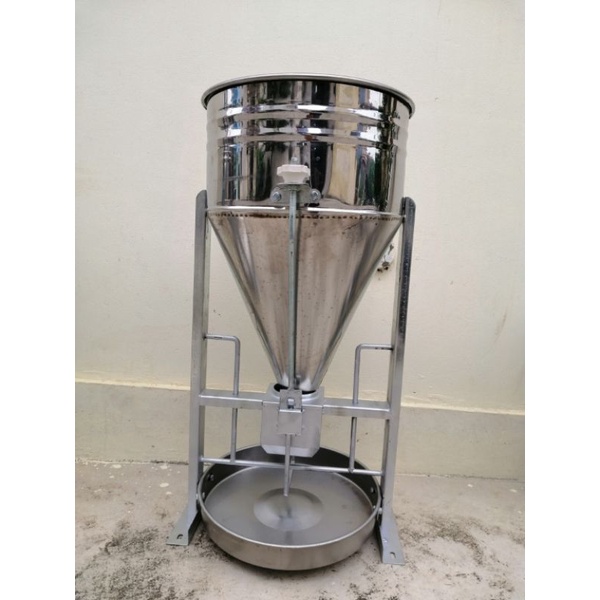 Máng lắc cho heo loại 1 bao cám inox 430 chân kẽm