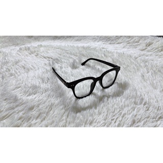 kính chữ V bình gold đen tròng trắng