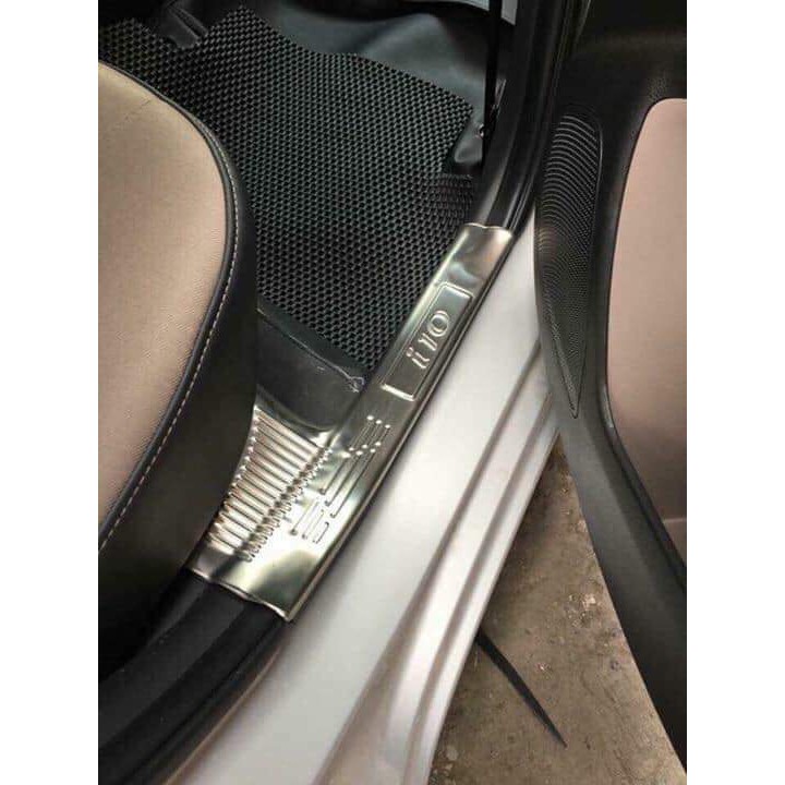 Bộ ốp bậc giẫm trong xe Hyundai I10  Inox dùng chung tấtt cả các đời xe