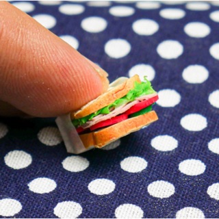 Mô hình bánh mì sandwich kẹp thịt Miniature bằng đất sét