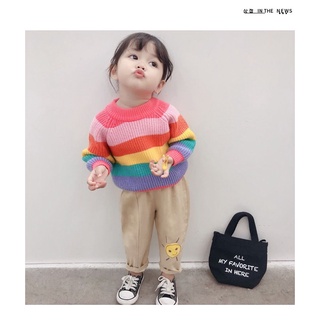 Áo len sắc màu cầu vồng