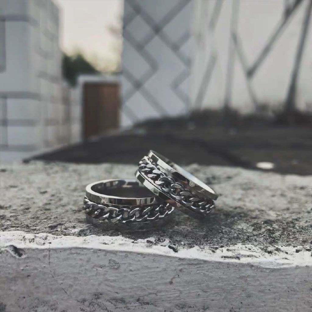 Nhẫn xoay hình dây xích bằng thép titan cá tính