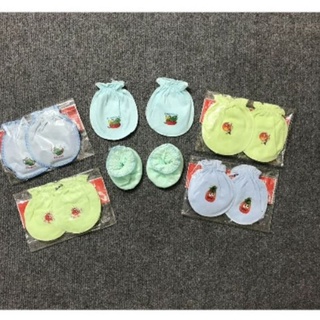 Set 1 đôi bao tay và 1 đôi bao chân cho bé