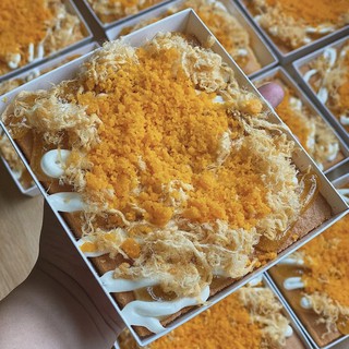 Bánh bông lan trứng muối sốt phô mai - NHIỀU KÍCH THƯỚC ( chỉ ship nội thành HCM )