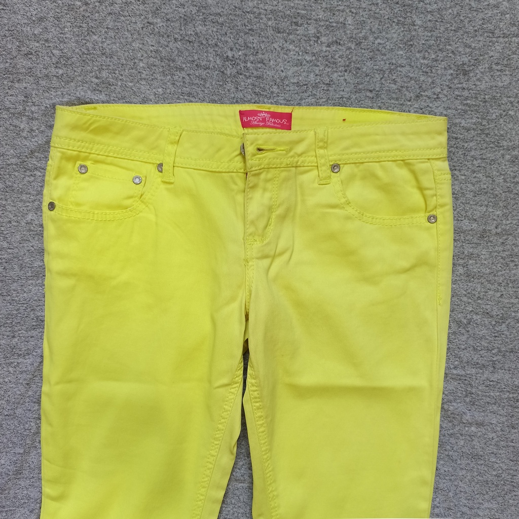 Thanh lý quần kaki màu vàng