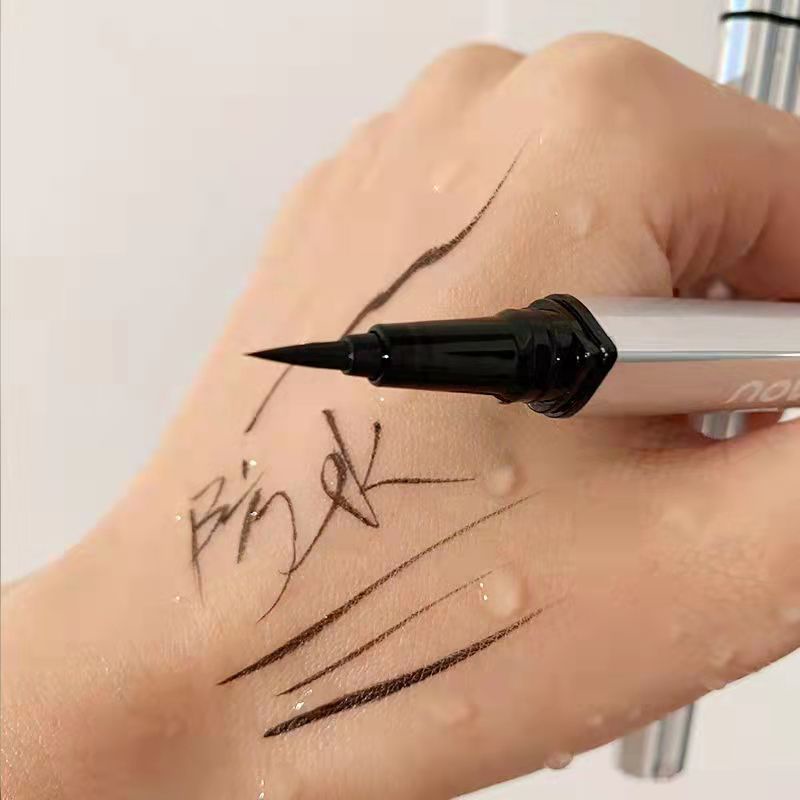 Bút Kẻ Mắt Novo Kháng Nước Chống Mồ Hôi Không Nhòe Lâu Trôi Cho Người Mới Bắt Đầu