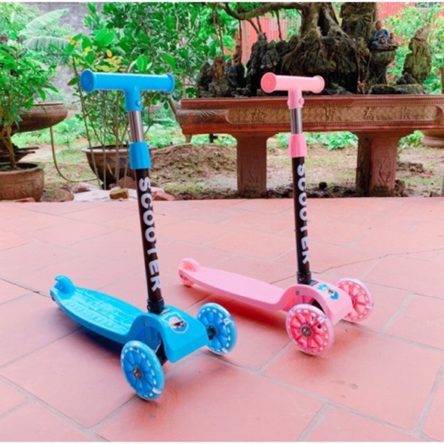 Xe trượt scooter 3 bánh có bánh xe phát sáng cho bé