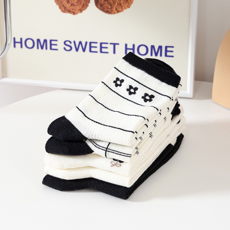 Combo 5 đôi tất cổ cao màu đen trắng phong cách Hàn quốc chất liệu co dãn thấm hút mồ hôi