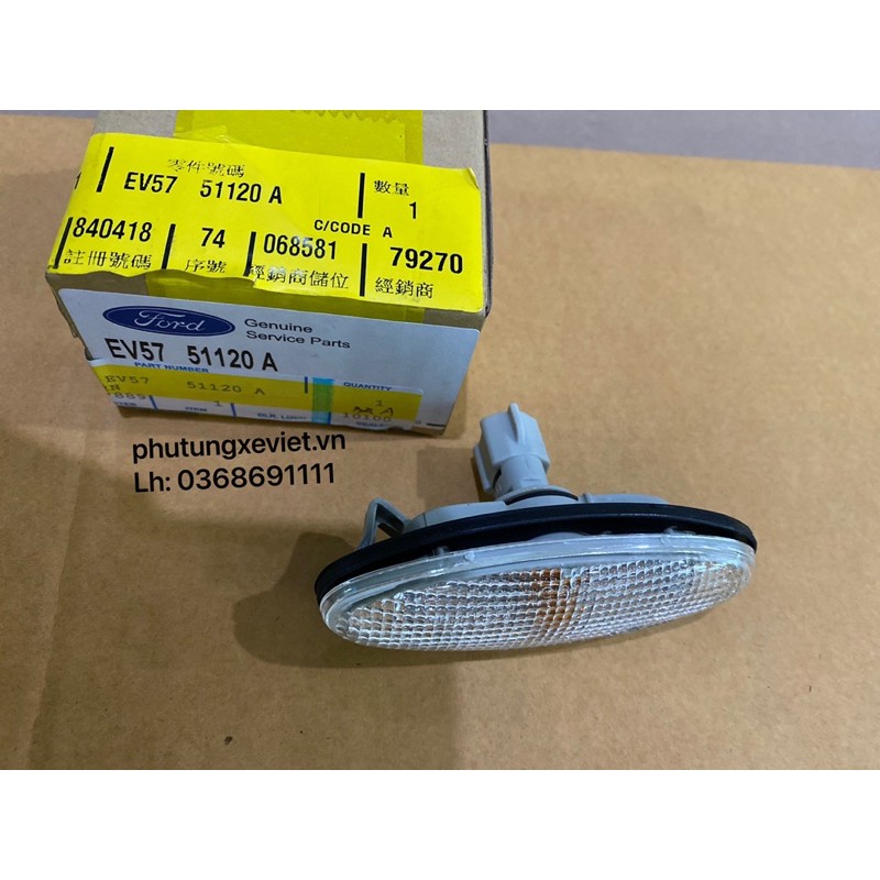 Đèn xin nhan  trên tai xe Ford Escape