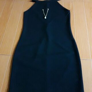 Váy yếm ôm dáng