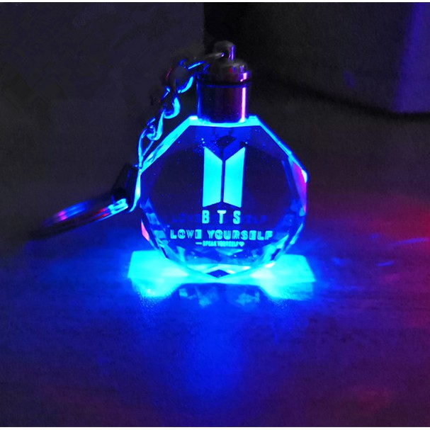 Móc khóa có đèn phát sáng cho fan BTS txt izone