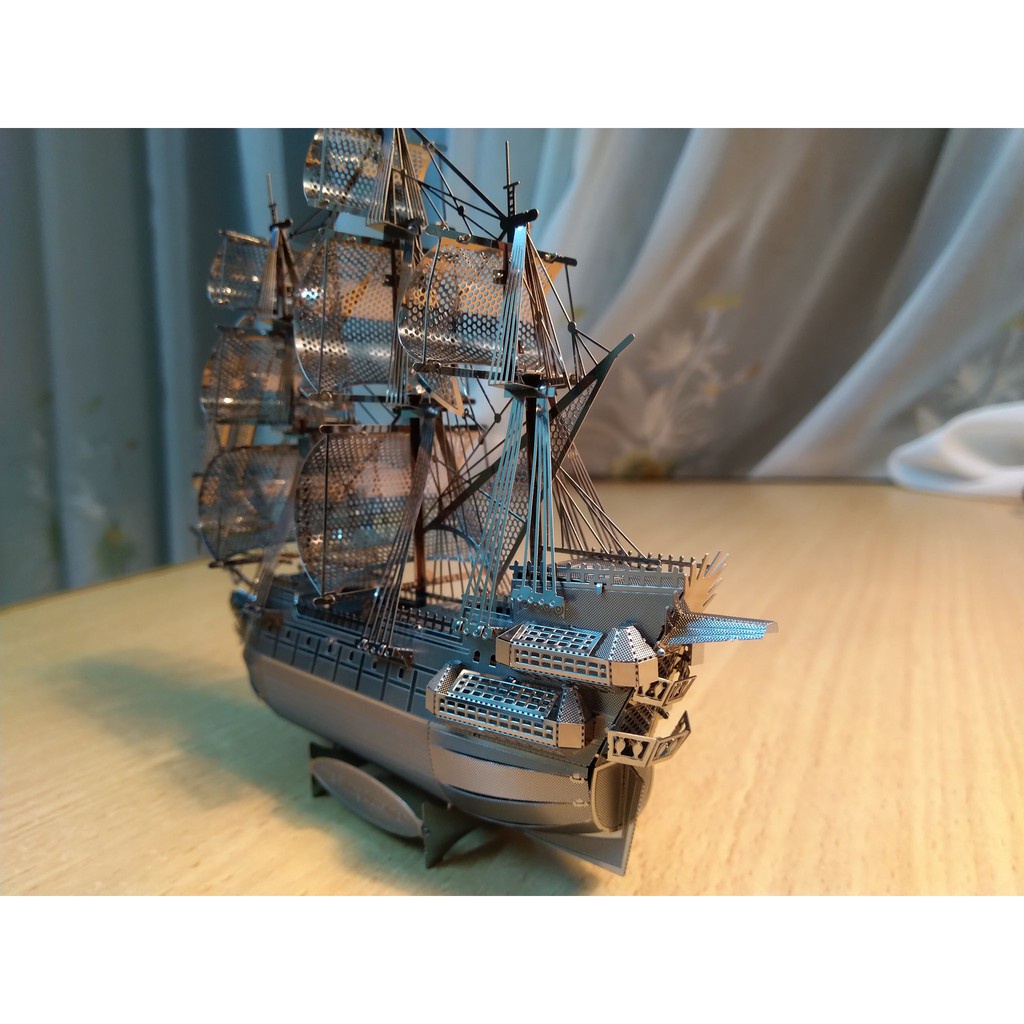 Mô Hình Kim Loại 3D Lắp Ráp Tàu Hà Lan Bay  Trong Phim Cướp Biển Vùng Caribe