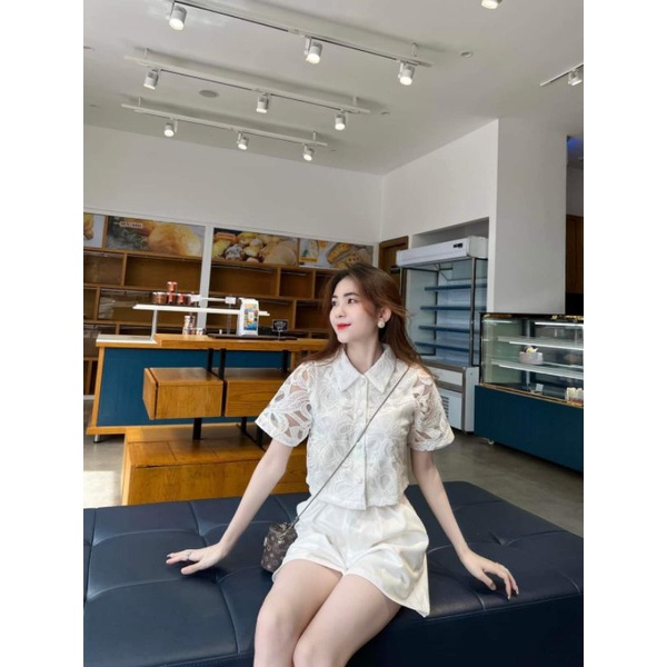 Set áo sơ mi ren trắng kèm quần short