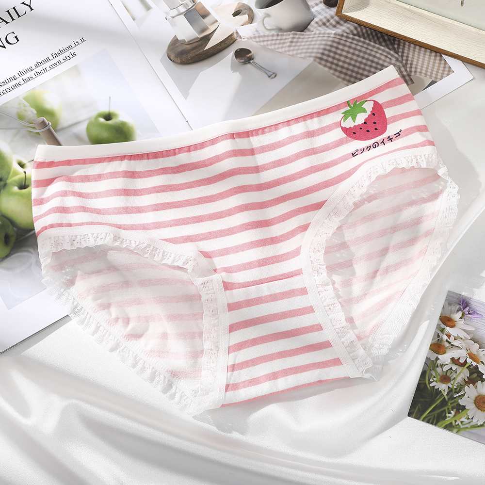 Quần lót Levao lưng vừa họa tiết trái dâu xinh xắn dành cho nữ