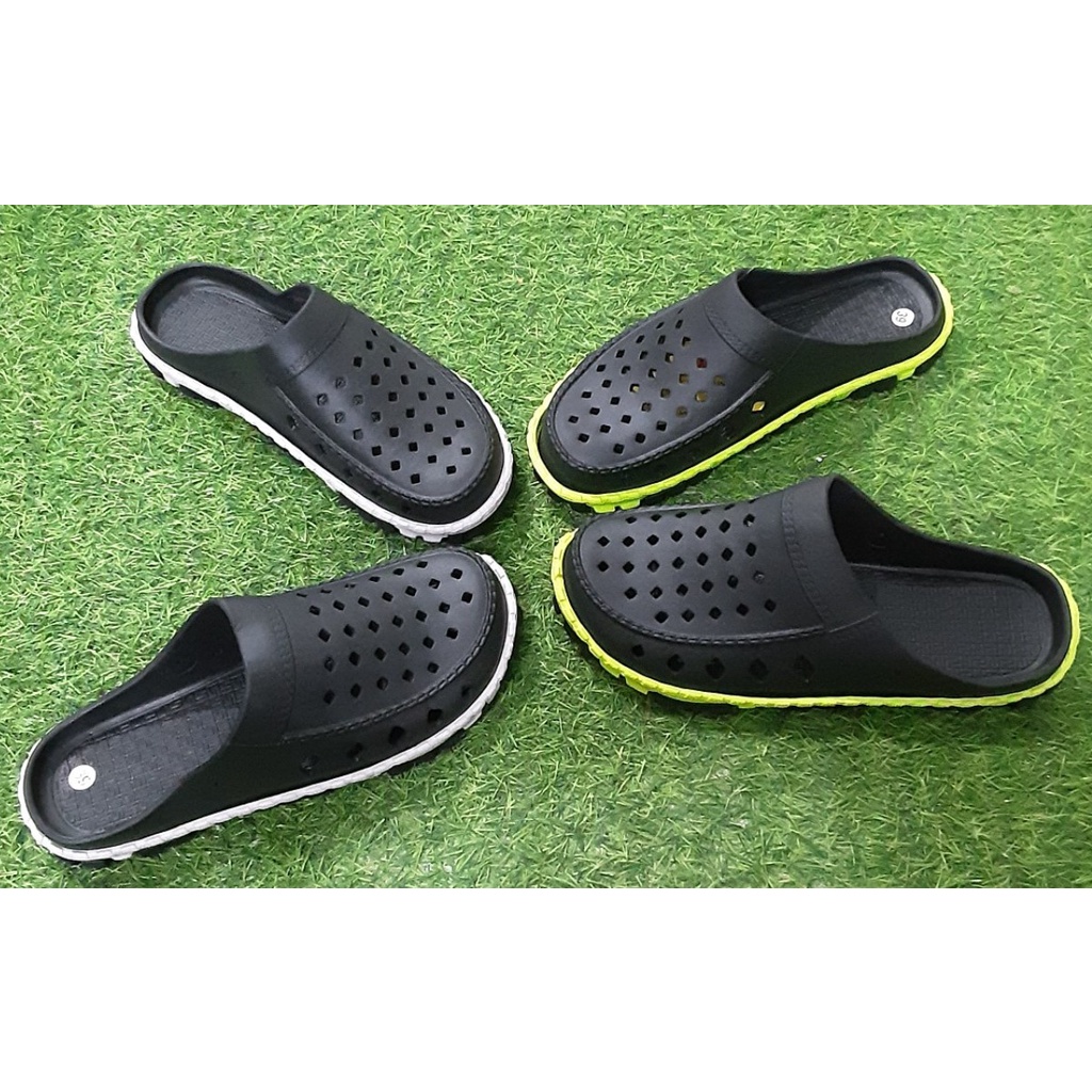 dép bít mủi nam, chất liệu nhựa mềm, mang êm chân, thông thoáng, size từ 39-43.