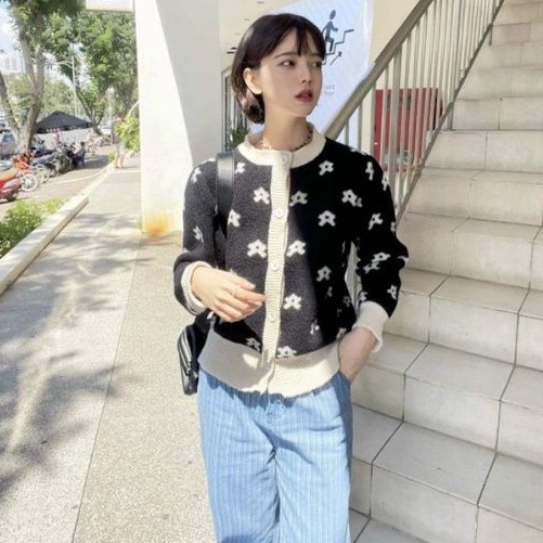 Sibling House - Áo len hoạ tiết hoa nút dọc Floral cardigan | BigBuy360 - bigbuy360.vn