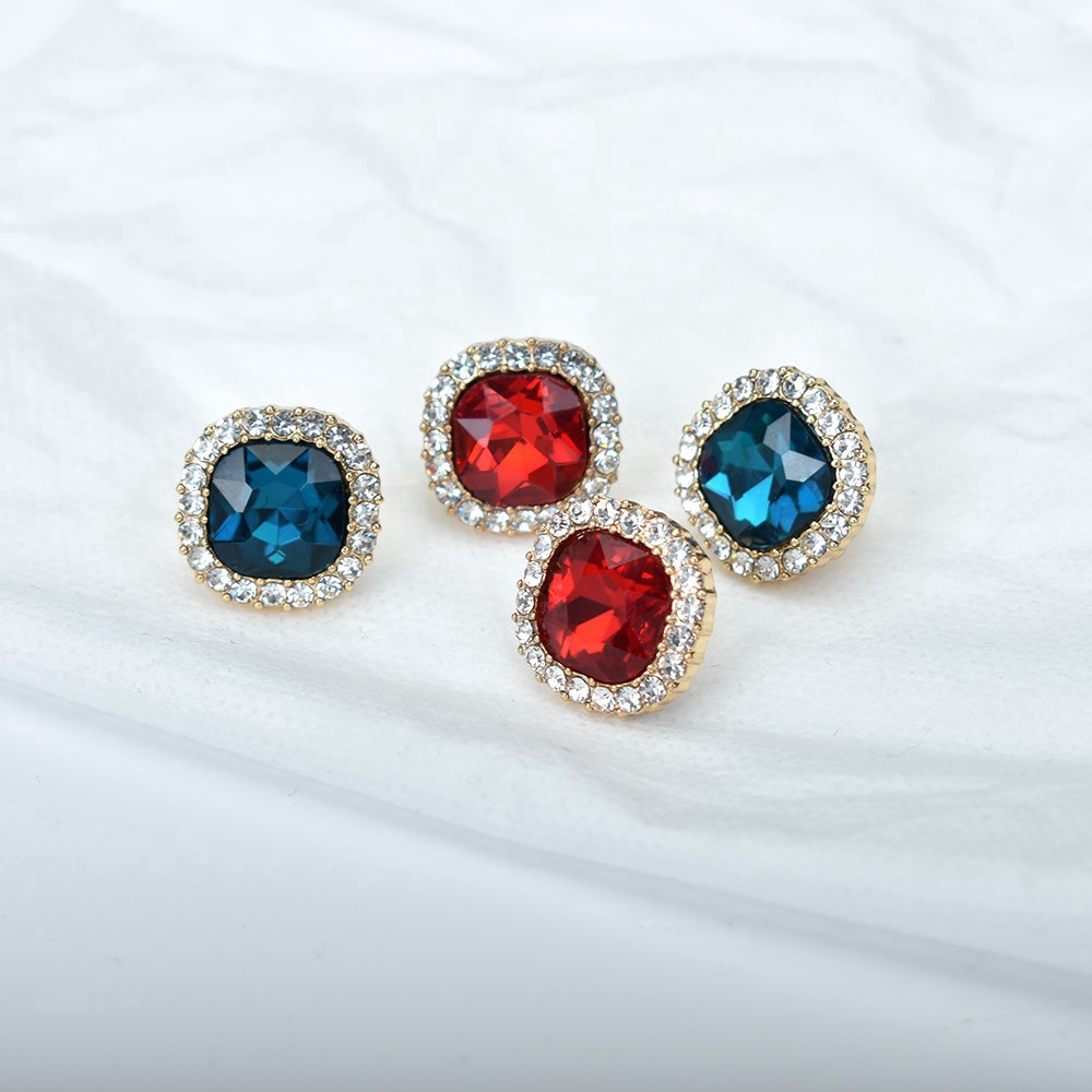 Khuyên kẹp vành tai hình vuông đính pha lê