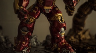 Mô hình Ironman HulkBuster - Đỏ