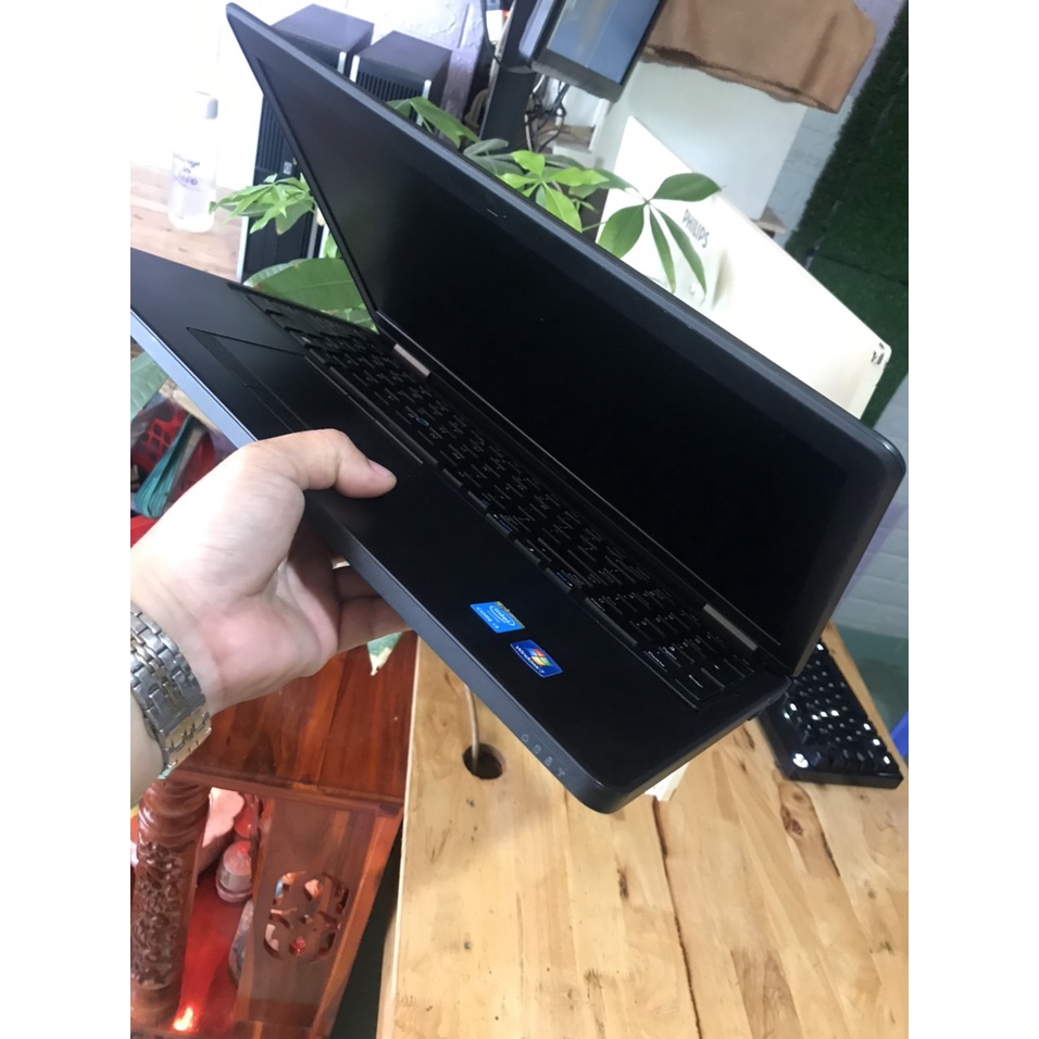 Laptop Dell Dell Latitude E5550 i3 5005U doanh nhân