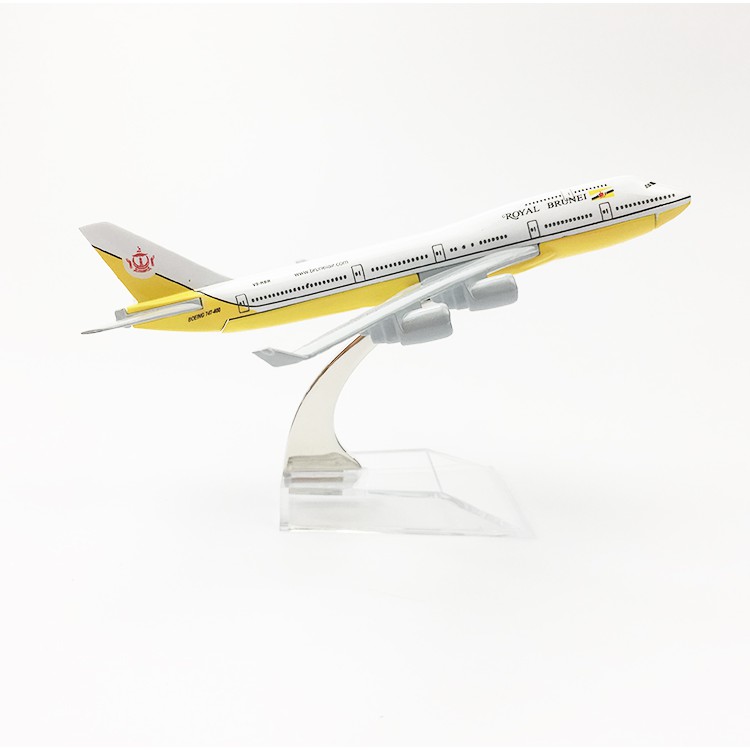 Máy bay mô hình Royal Brunei 16cm + đế trưng bày