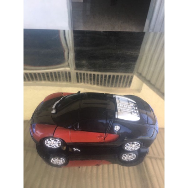 Đồ chơi cho bé xe ô tô biến hình thành siêu nhân