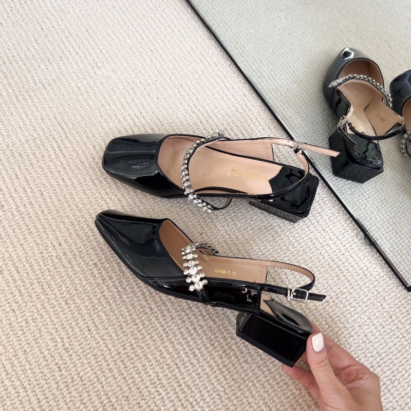 Sorami.Shoes | Giày bít mũi quai đá thời trang, giày cao gót đế thấp tiện lợi.