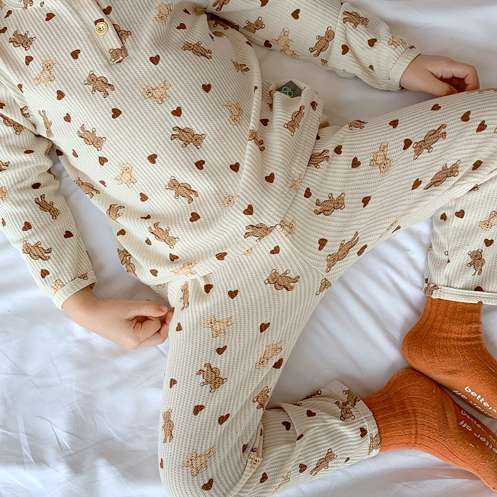 Set quần áo cotton tổ ong cho bé trai bé gái, Quần áo trẻ em dài tay thêu hình 2 con gấu họa tiết trái tim Hàn Quốc