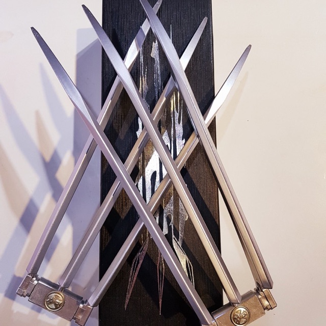 Vuốt đồ chơi wolverine