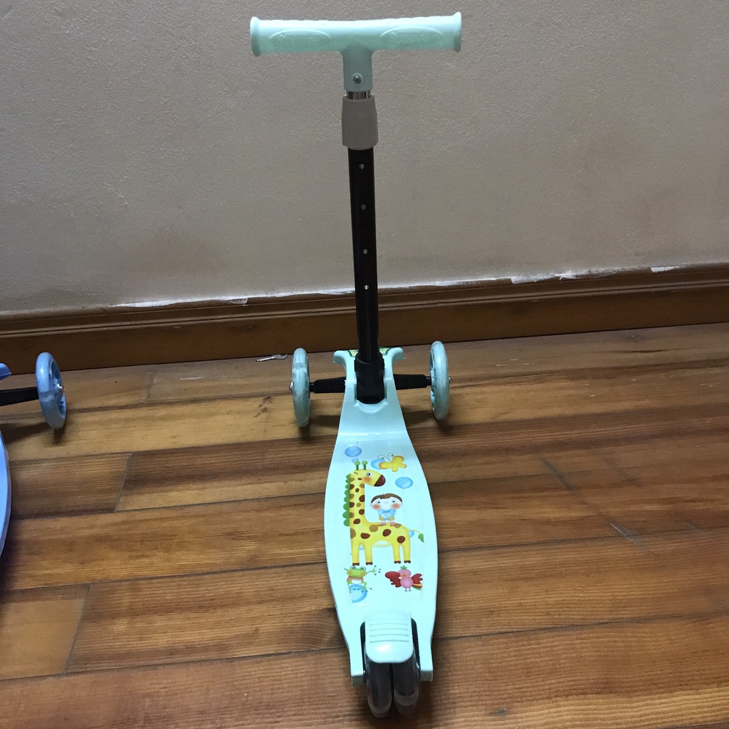 XE TRƯỢT SCOOTER MẪU 02 MỚI CÓ BÁNH XE PHÁT SÁNG MỚI, HÌNH NGỘ NGHĨNH, CHO BÉ TỪ 2-8 TUỔI