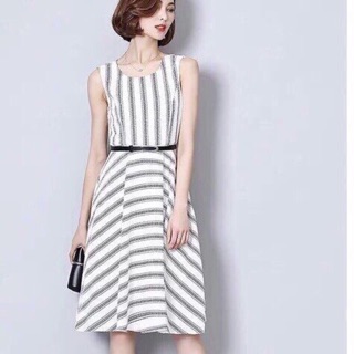 Đầm xoè sọc sát nách
