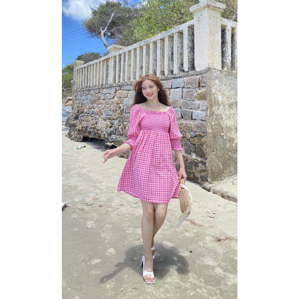 Đầm mocking trễ vai form suông rộng cột nơ sau thời trang GAGO hoạ tiết caro nhí hồng GG3834