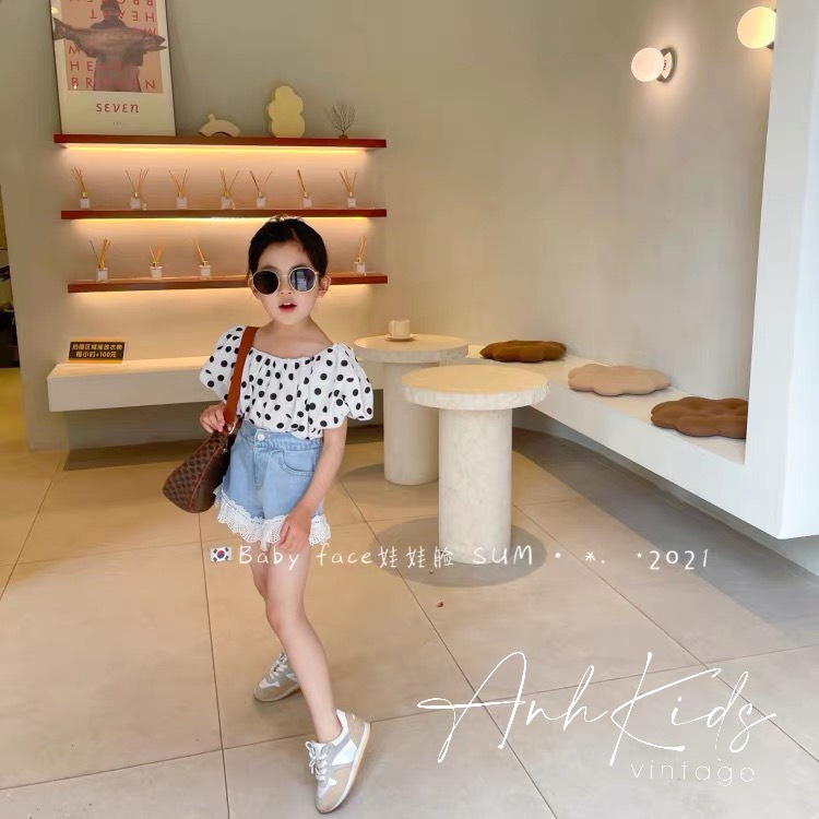Áo chấm bi tay bồng sang chảnh kết hợp quầm bò phối ren