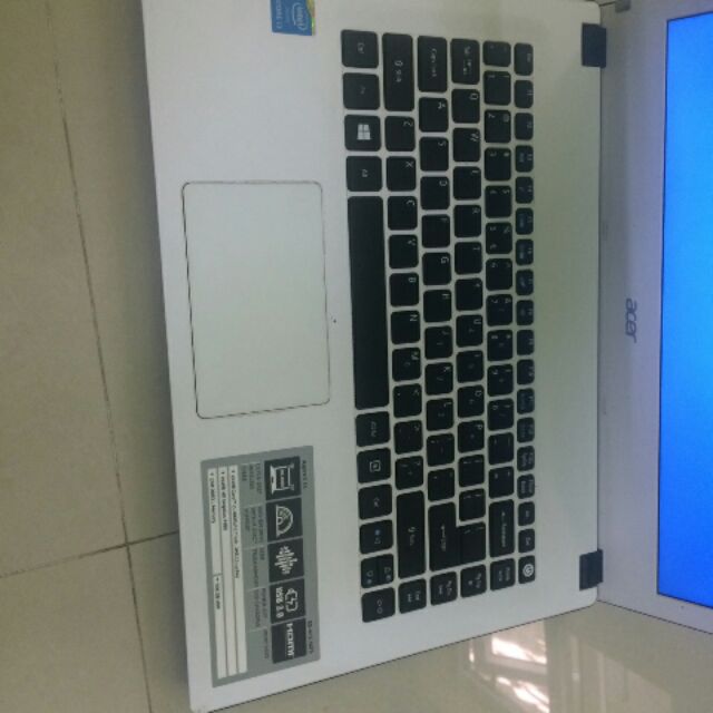 Acer i3 4005U ram4g hd500 pin3h giá 5.2
