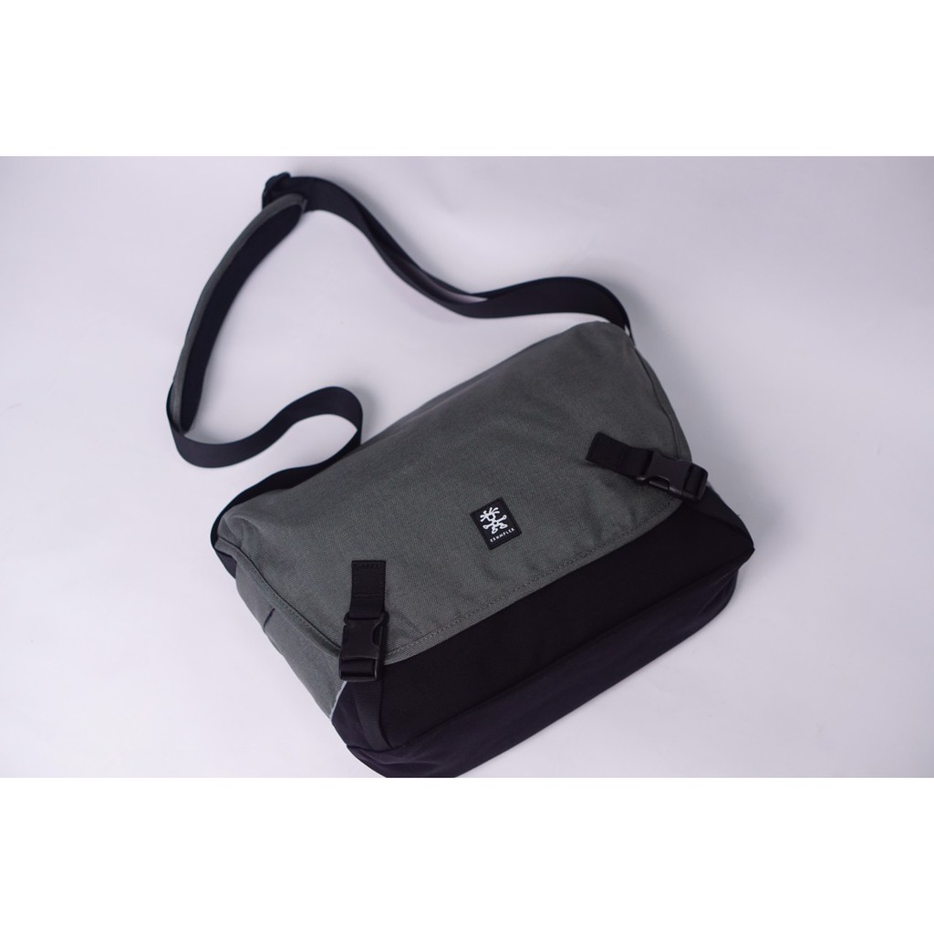  Túi máy ảnh Crumpler proper roady 7500.