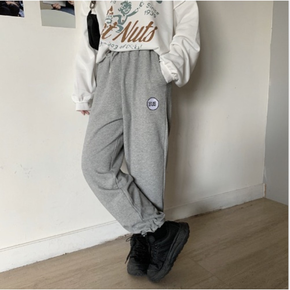 Quần Nỉ Thêu Gấu W Unisex Peony_boutique 👉 Nỉ Da Cá Form Đứng Hàn Quốc Nam Nữ