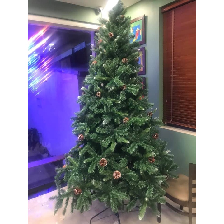 Cây thông noel cao 2,4m- Hàng việt nam loại dày- Cây thông gắn trái thông- Chưa có phụ kiện- Hàng cao cấp nhất