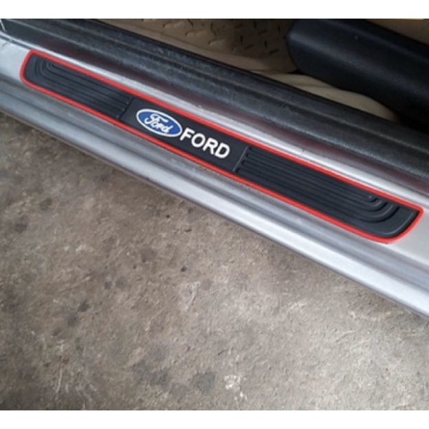 Nẹp bước chân cao su chống xước xe honda  - bộ 4 miếng cao su chống trơn trượt